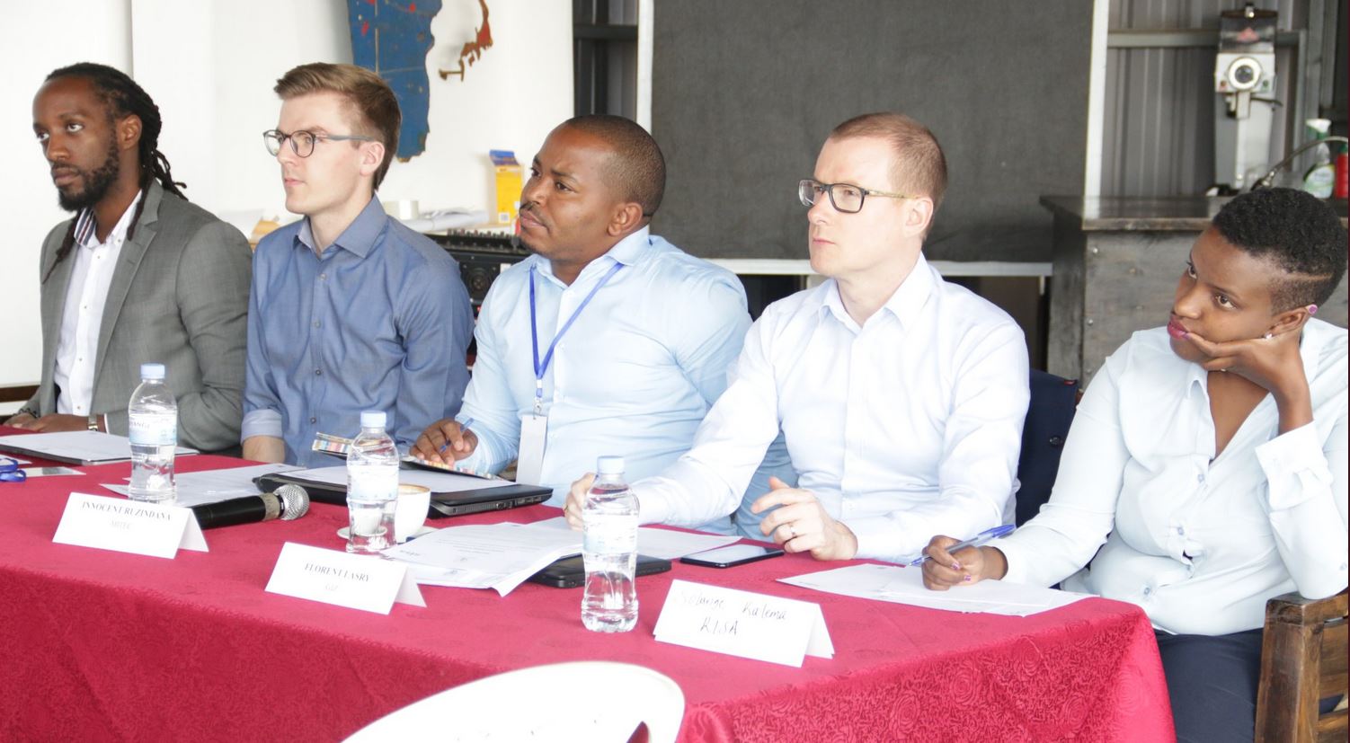 Malte Jütting (2.v.l.) bei der Jurysitzung der Smart Kigali Challenge